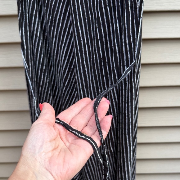 Zanzea Black & White Striped Loose Cropped Jumpsuit Size Medium - Picture 6 of 11